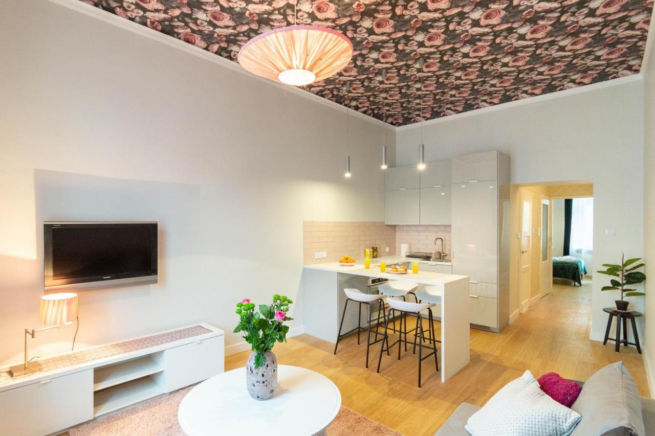 Glamorous And Brand New 2 Bedroom คราคูฟ ภายนอก รูปภาพ