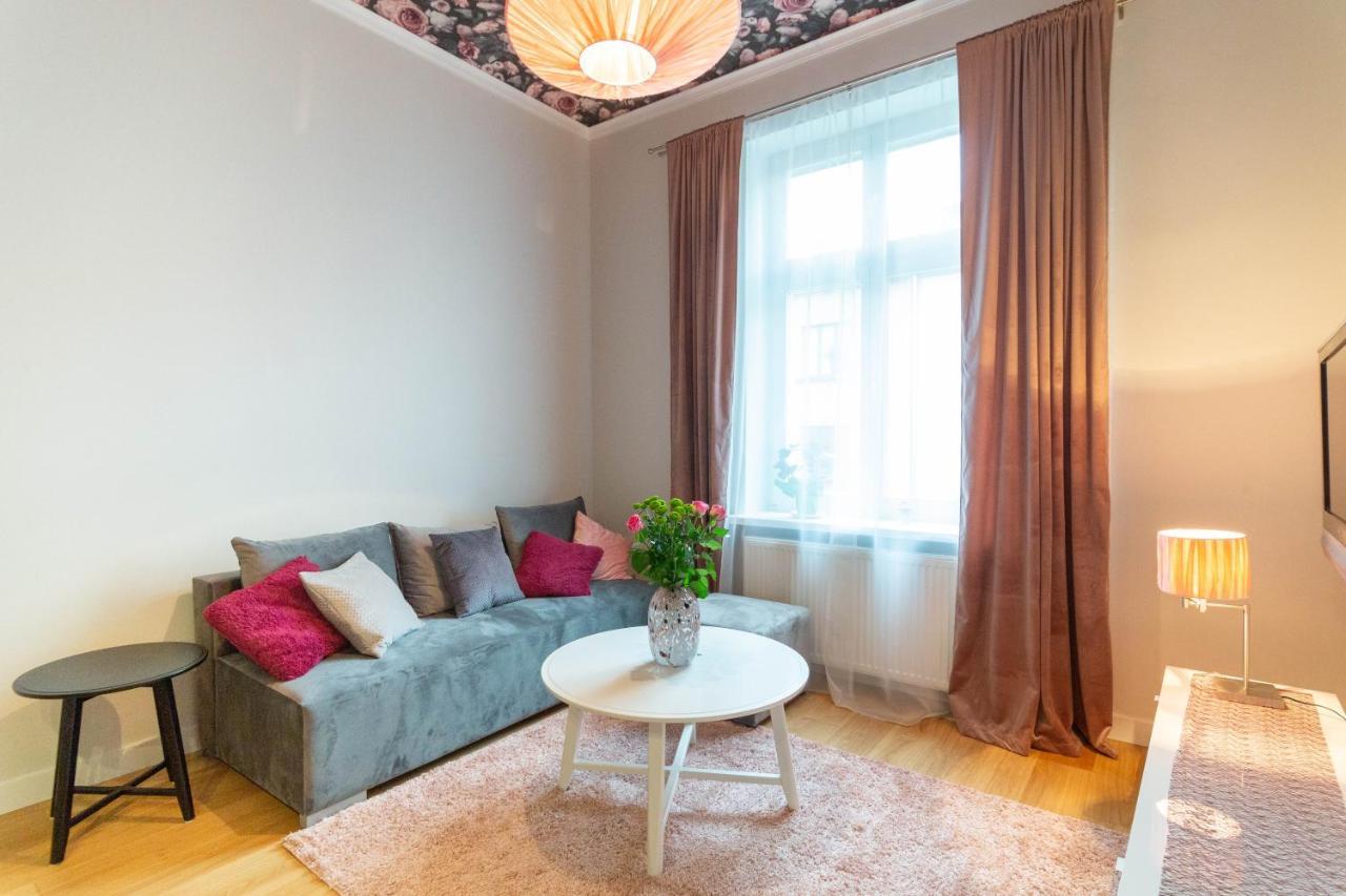 Glamorous And Brand New 2 Bedroom คราคูฟ ภายนอก รูปภาพ