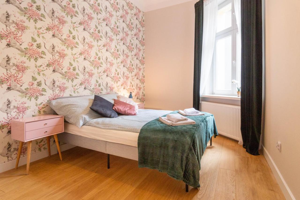 Glamorous And Brand New 2 Bedroom คราคูฟ ภายนอก รูปภาพ