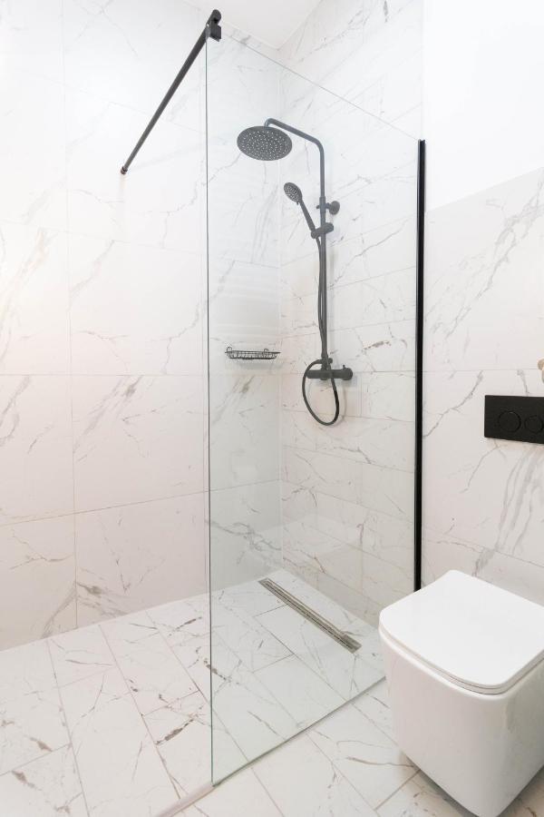 Glamorous And Brand New 2 Bedroom คราคูฟ ภายนอก รูปภาพ